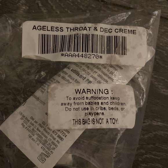 PRAI AGELESS Throat and Decollate Crème - Picture 8 of 8